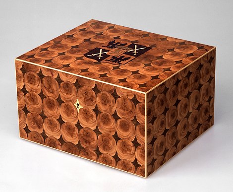 Cigar humidor in yew and laburnum oysters
